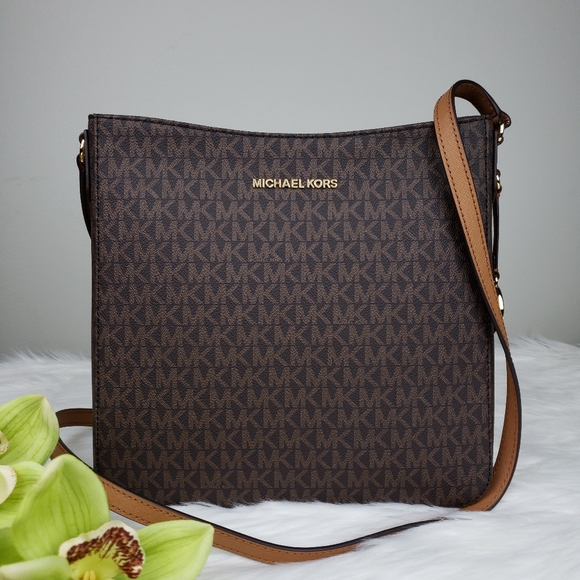 Michael Kors Handbags - 🌺NWOT Michael Kors LG crossbody bag brown x-body